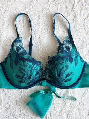 NWT Victoria’s Secret 36B Very Sexy Plunge Bra Teal Lace Embroidered